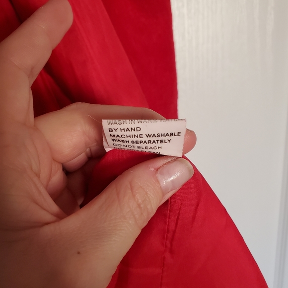 Red Capelet - Picture 11 of 13